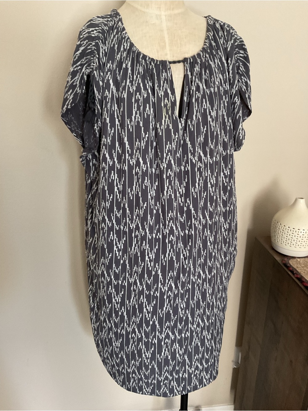 NIC+ZOE Women 100% Viscous Navy and White Tie‑Front Printed Mini Dress. Size 1X